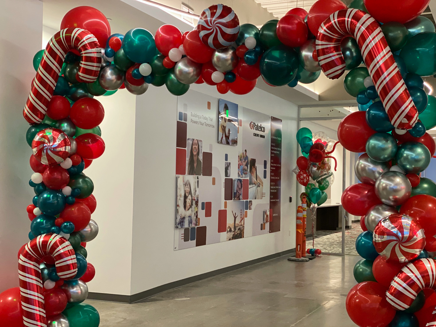 Bay Area Balloon - Christmas Candy Entryway